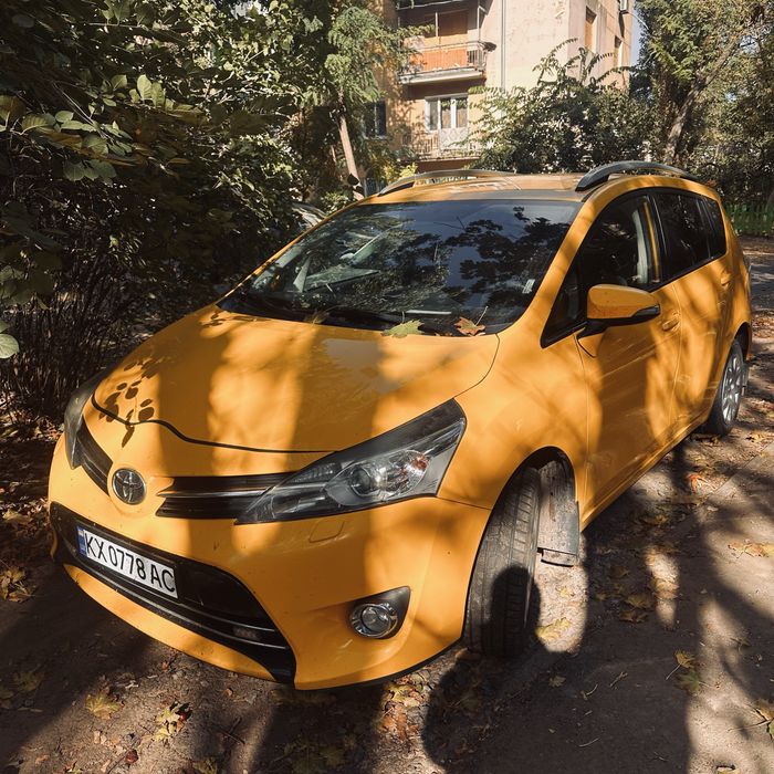 Продам машину  Toyota Verso
