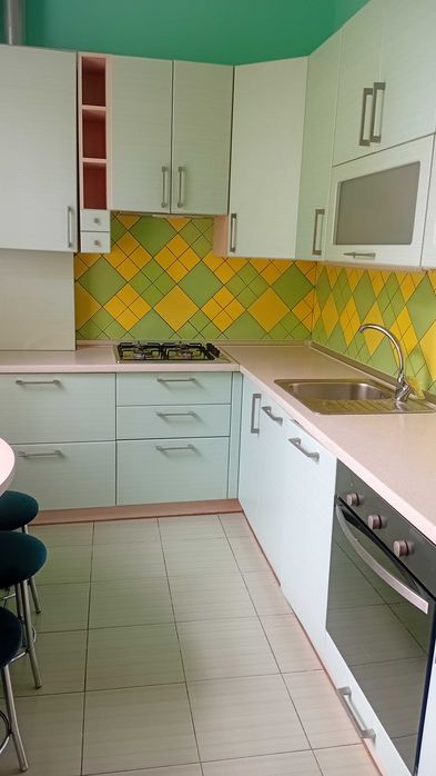 Сдам стильную 4-комн. квартиру в центре. Евроремонт. Газовая автономка