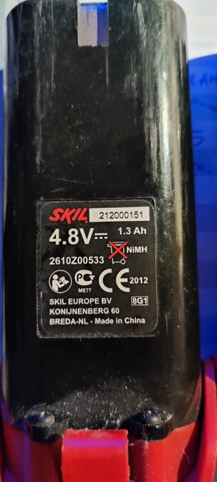 Ładowarka Skil  plus dwa akumulatory