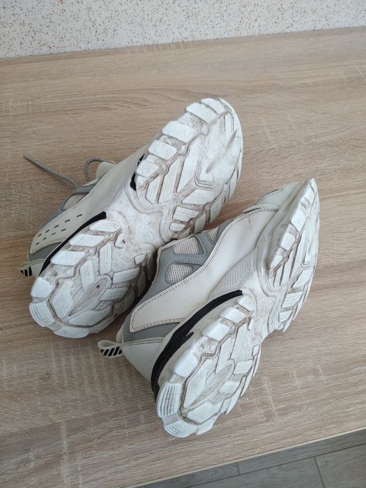 Кросівки білі ,розмір 37.