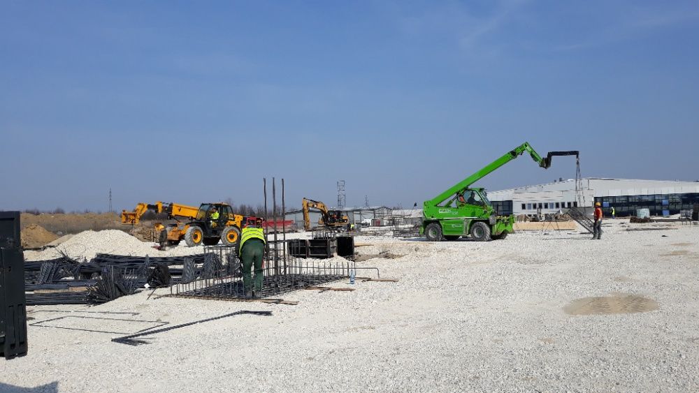 wynajem ładowarek teleskopowych Merlo JCB ładowarki obrotowe Manitou R