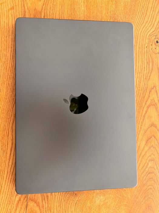 Macbook M3 Pro 2023 14" 18GB RAM 512GB 4 cykle ładowania