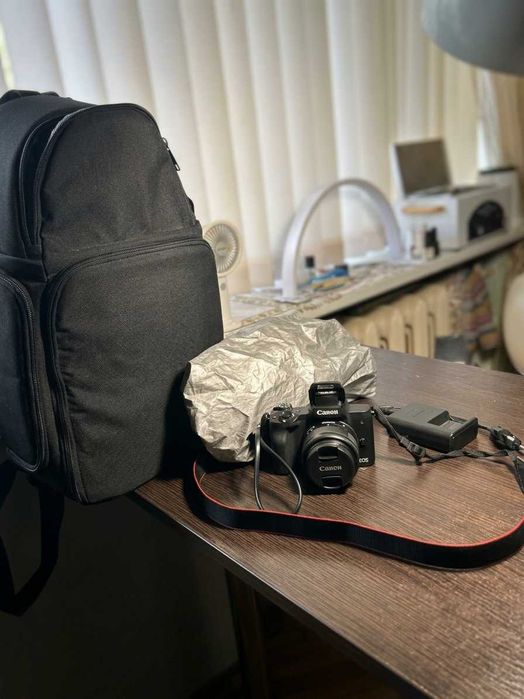 Canon EOS M50 Kit 15-45mm + Рюкзак + Дощовик + Зарядка + Оригінальна коробка| Відмінний стан