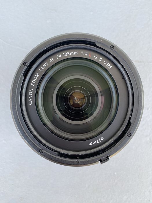 Canon EF 24-105 f4 L IS II USM + Canon EW-83M