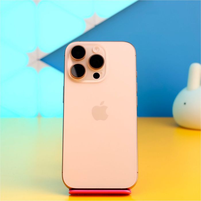 Смартфон Apple iPhone 16 Pro 256GB Desert (172124) Б/У З ГАРАНТІЄЮ