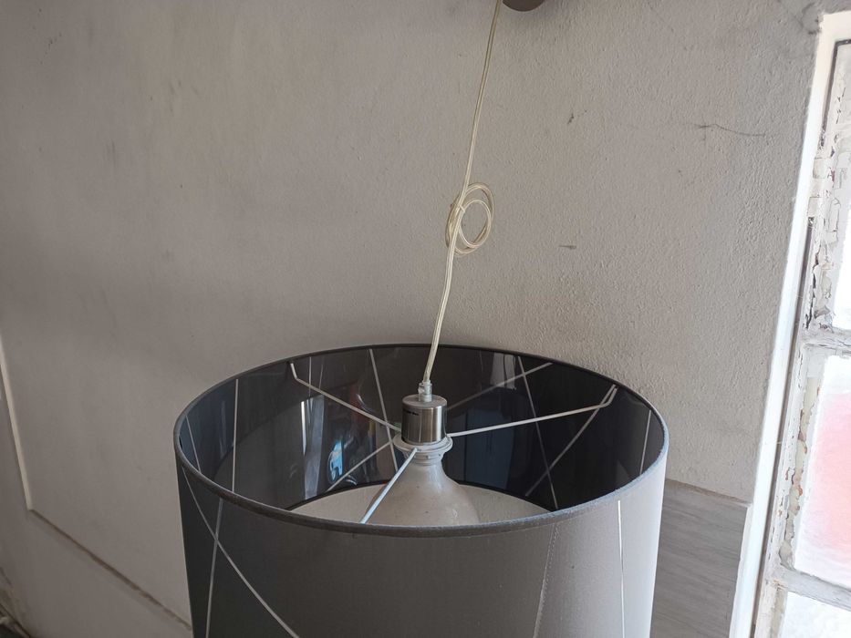 Candeeiro preto pendurado como novo preço á unidade tenho 2