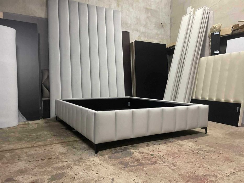 Łóżko tapicerowane box panele na wymiar łóże projekt półwałki welur