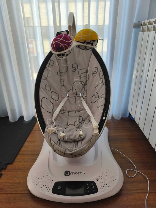 Espreguiçadeira mamaRoo 4moms (com redutor)
