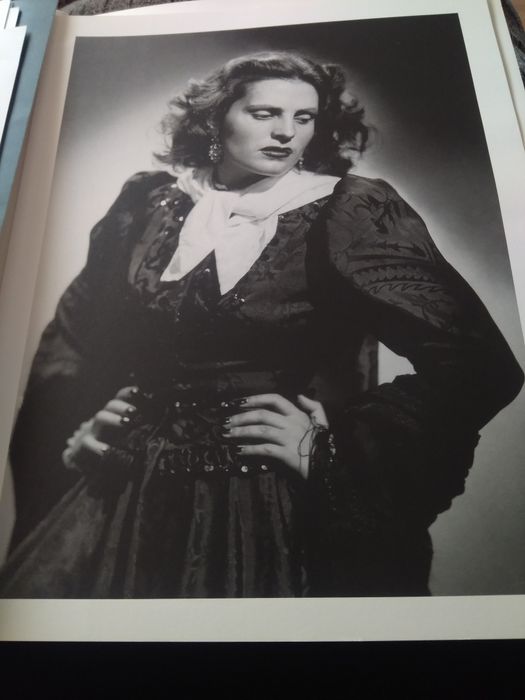 Livro + fotos da grande fadista