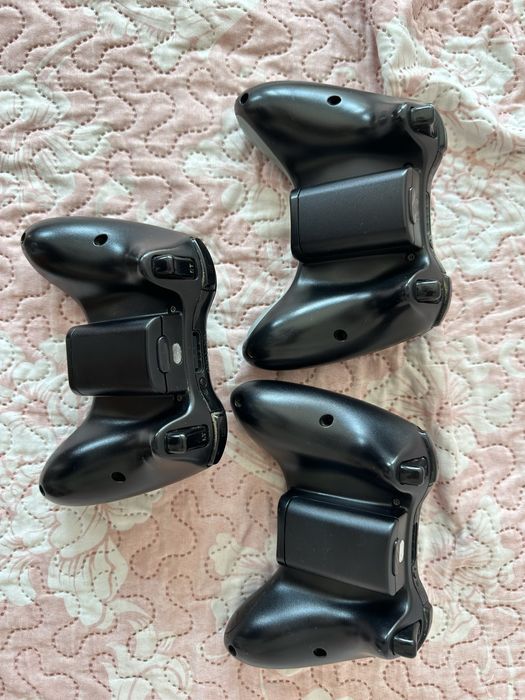 Xbox 360 E + 3 Comandos + FIFA 17 – Tudo a funcionar!