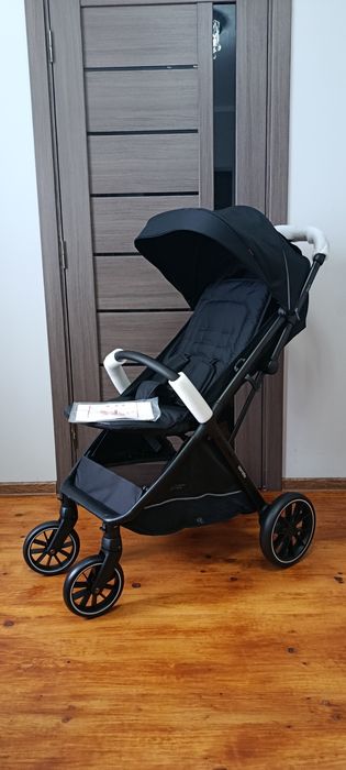 Нова прогулянкова коляска від Carrello