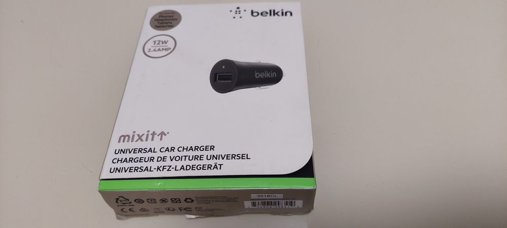 Автомобиььное зарядное устройство belkin
F8M730btBLK)
Автомобільний за