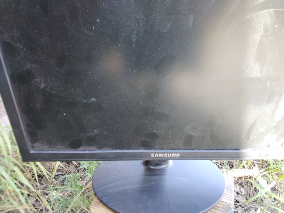 Продам монітор 23