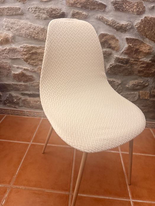 Conjunto de 4 cadeiras nórdicas brancas