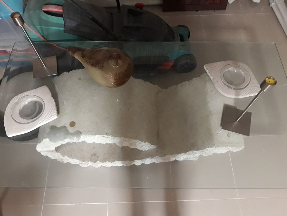 Mesa com tampo em vidro