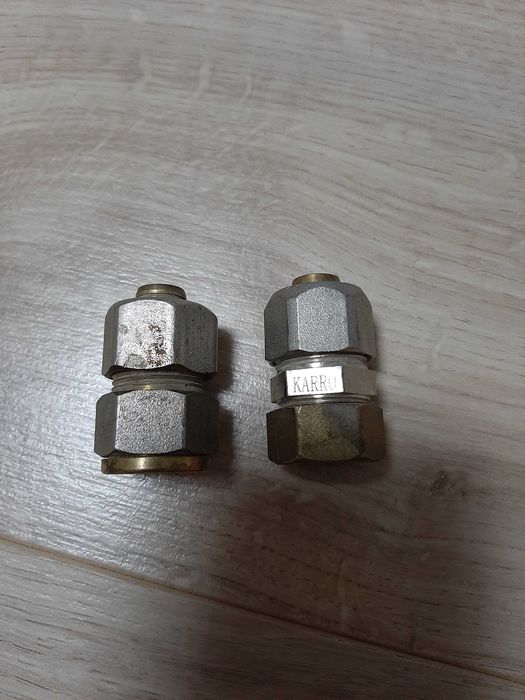 KARRO Муфта 16*16" металлопластик KR-0530 одна внутрішня і зовнішня.