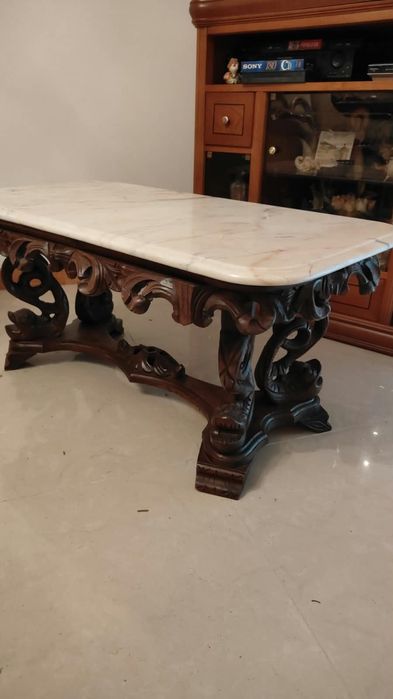 Mesa de centro em madeira e mármore