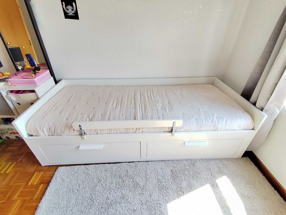 Cama branca Brimmes IKEA