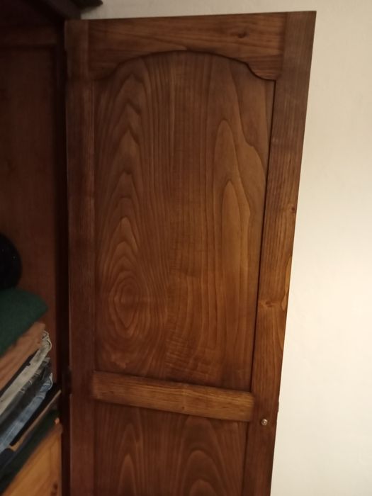 Roupeiro todo madeira maciça