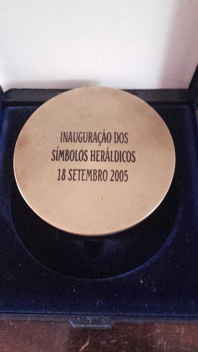 brasão da Freguesia de Peral, Cadaval: medalha, estandarte e prato