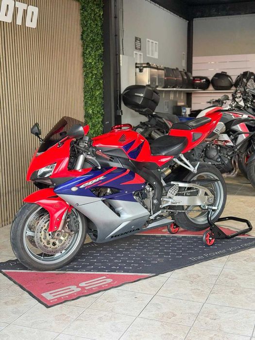 Honda CBR 1000 RR SC 57