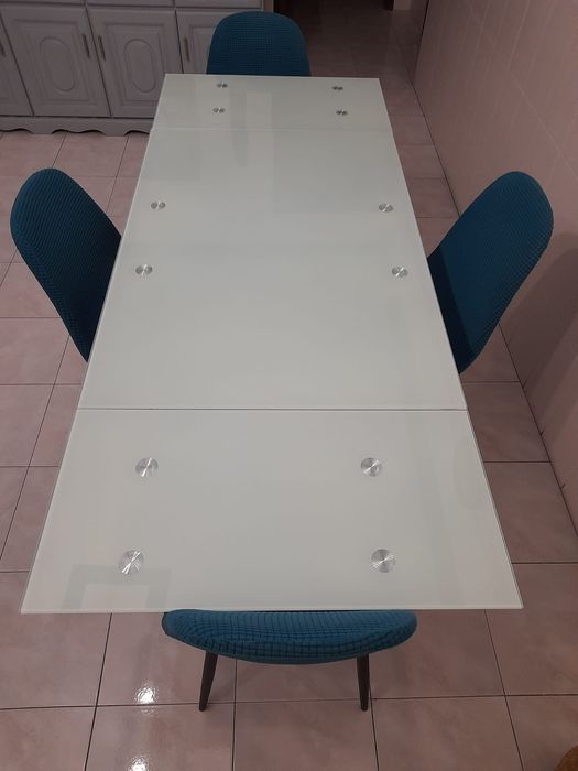 Mesa de cozinha em vidro