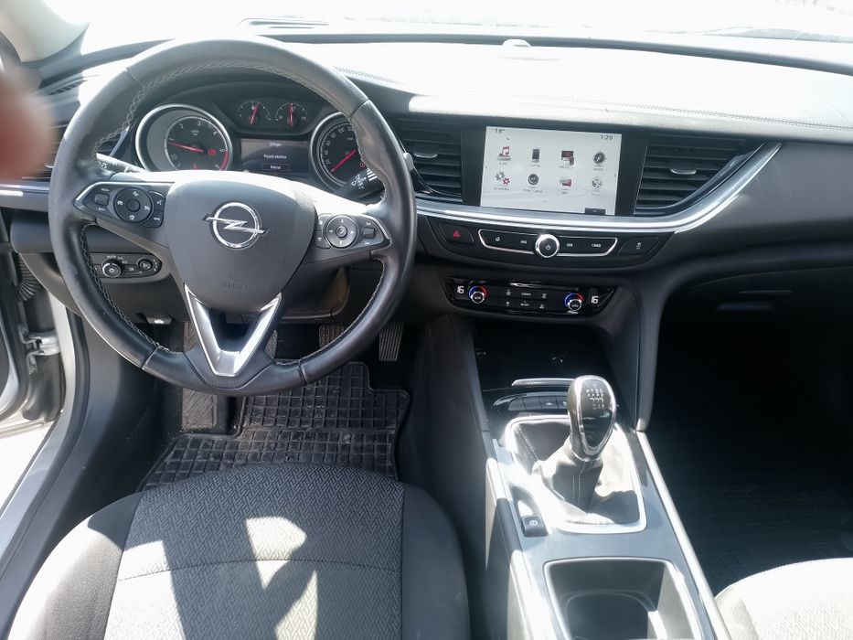 Opel Insignia 1.6 d  niski przebieg  jeżdżąca opłacona zarejestrowana