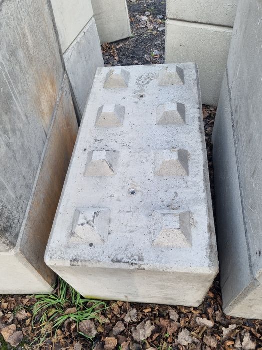 Bloki betonowe z transportem silos zasieki lego