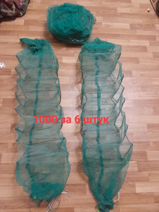 Куча рыбацких снастей 2