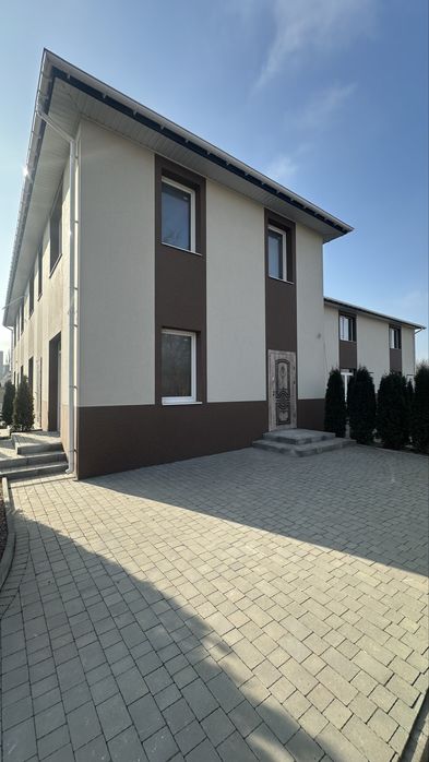 Продаж частину таунхауса в місті!