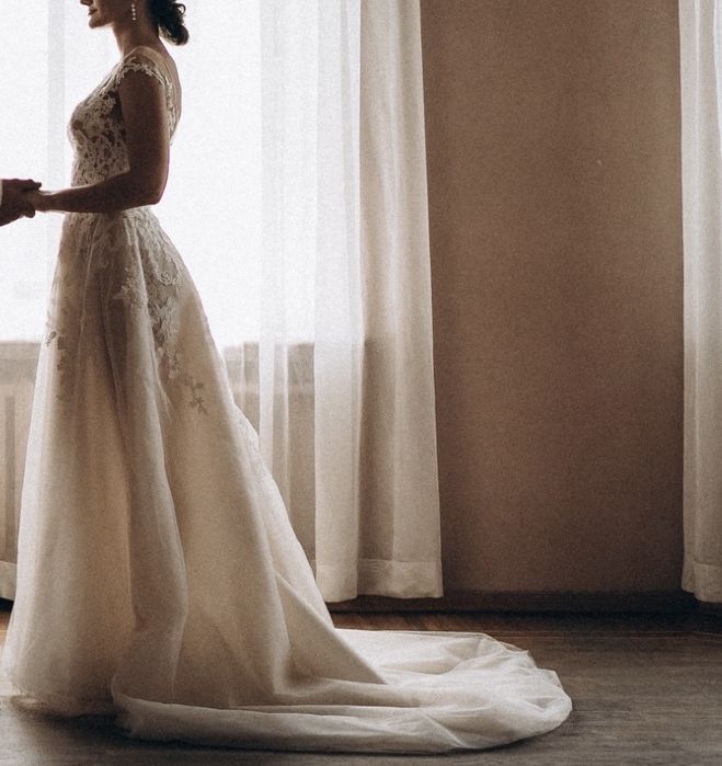 Вишукана весільна сукня