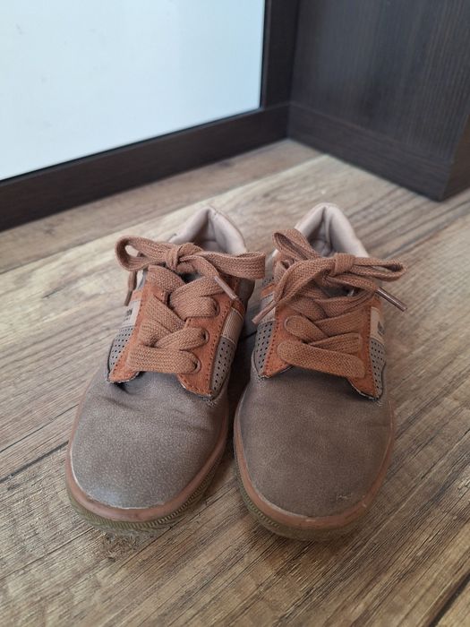 Buty chłopięce na jesień rozm. 26 dł. wkładki 16,5 cm
