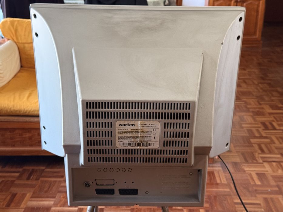 Televisão CRT Worten 55cm plana