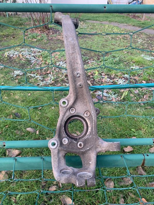 Поворотний кулак лівий Цапфа Audi Q5 8R0 2013р 4GO 407 241 C