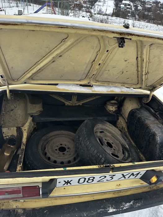 Жигулі ваз 2106.