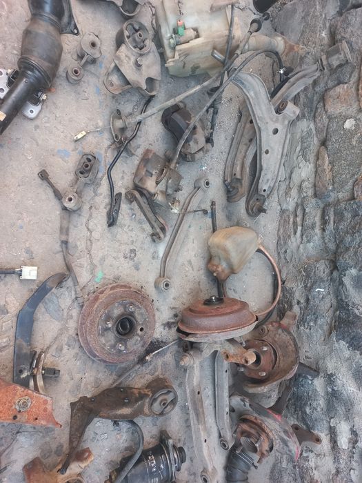 Подушки, ричаги, патрубки  Ніссан санні