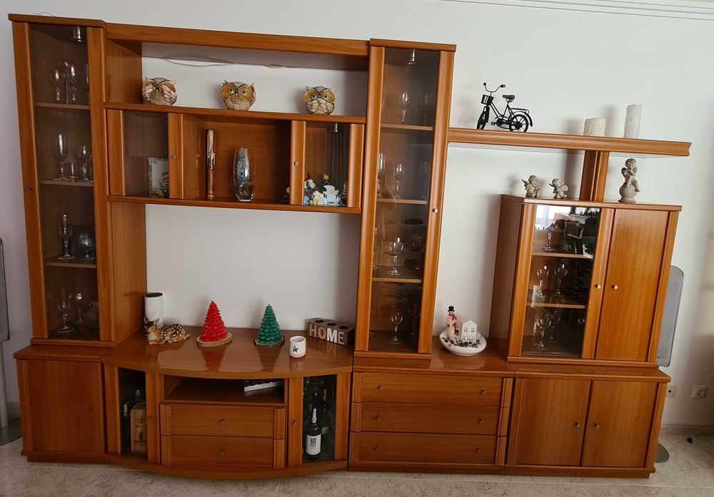 Móvel de sala  em cerejeira. Zona do carregado