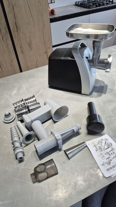 Електромясорубка Bosch MFW68660