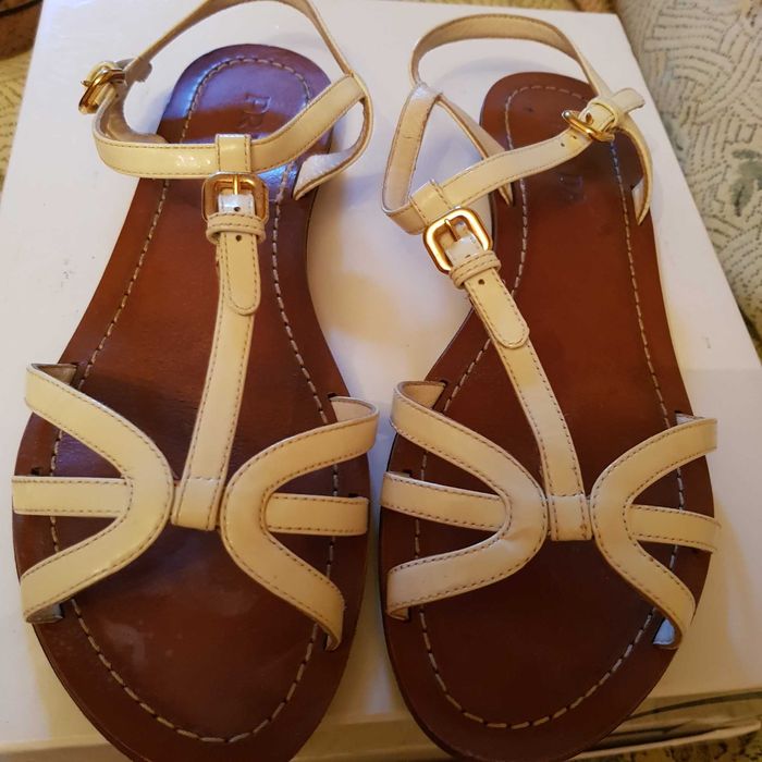 Белые  женские босоножки PRADA