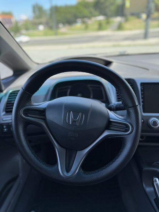 В продаже Honda Civic 2008 года 1.8