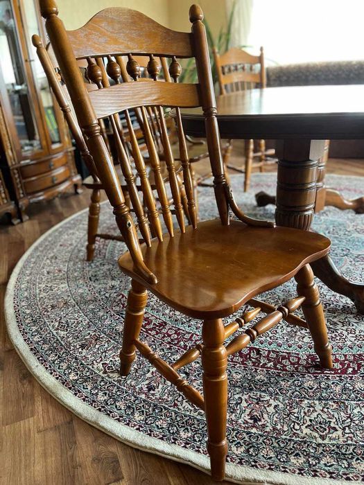 Продається стіл зі стільцями