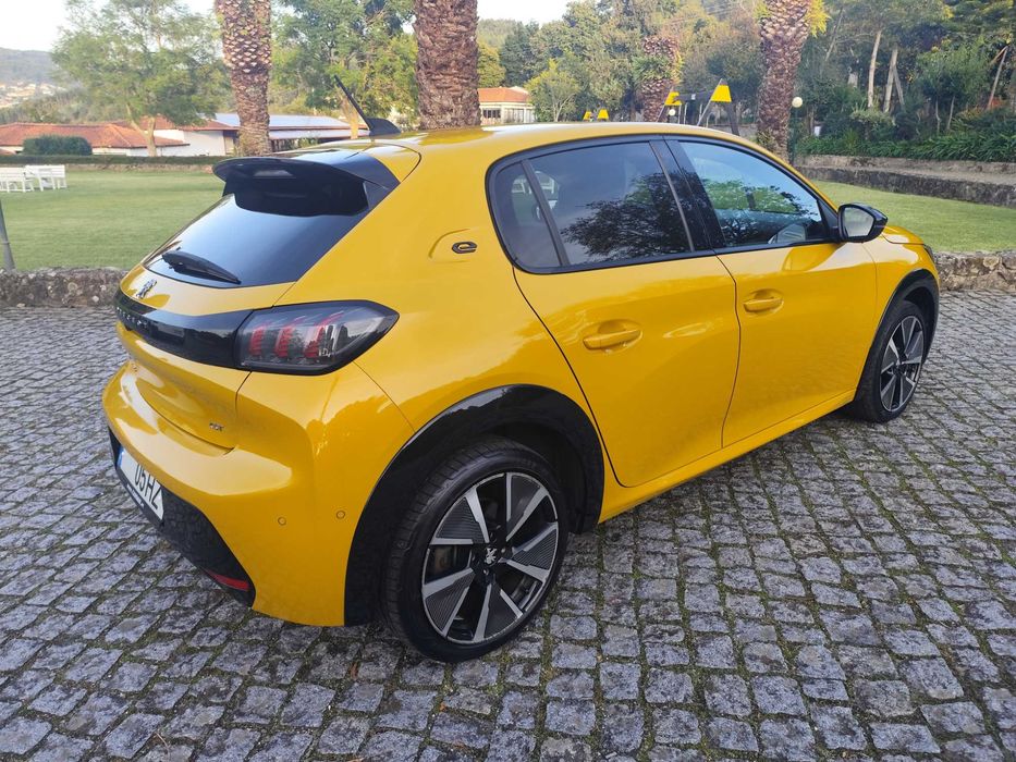Peugeot e-208 GT - Todas as revisões na marca - Aceito Retoma