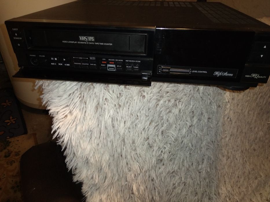 Sprzedam magnetowid Schneider 6 head Hi-Fi stereo