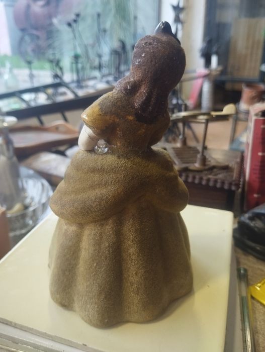 Boneca antiga louça e veludo