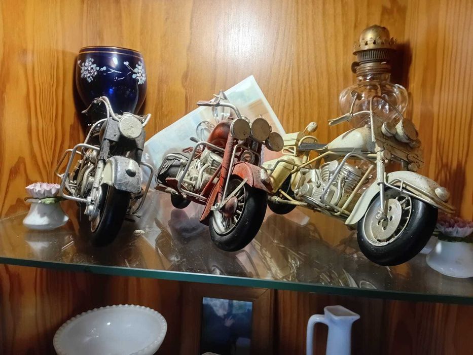 motocicleta antiga de metal