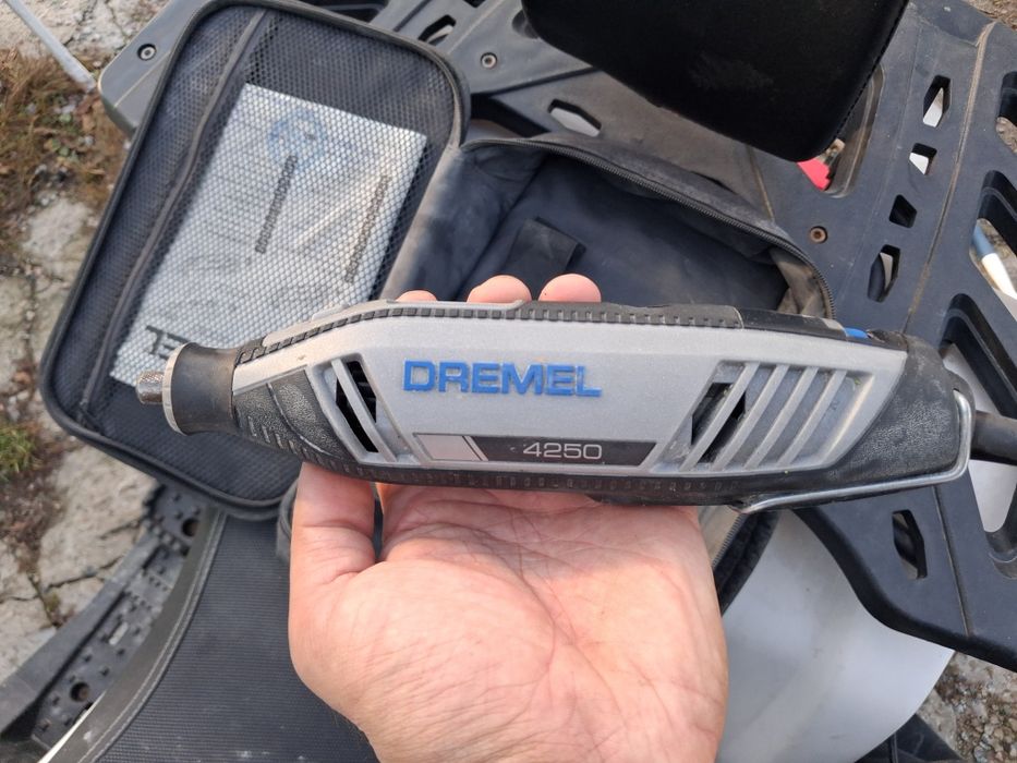 ПРОДАМ  власний інструмент . Гравер Dremel  4250 в чудовому стані
