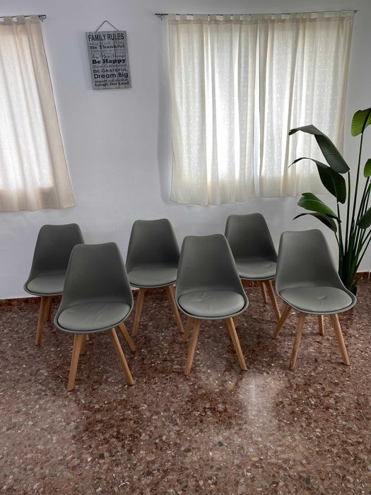 Conjunto de 6 (4) cadeiras estofadas em preto, branco e cinzento