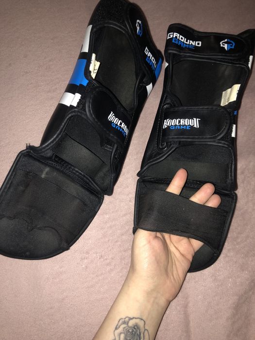 Rekawice i ochraniacze na piszczele dla dzieci