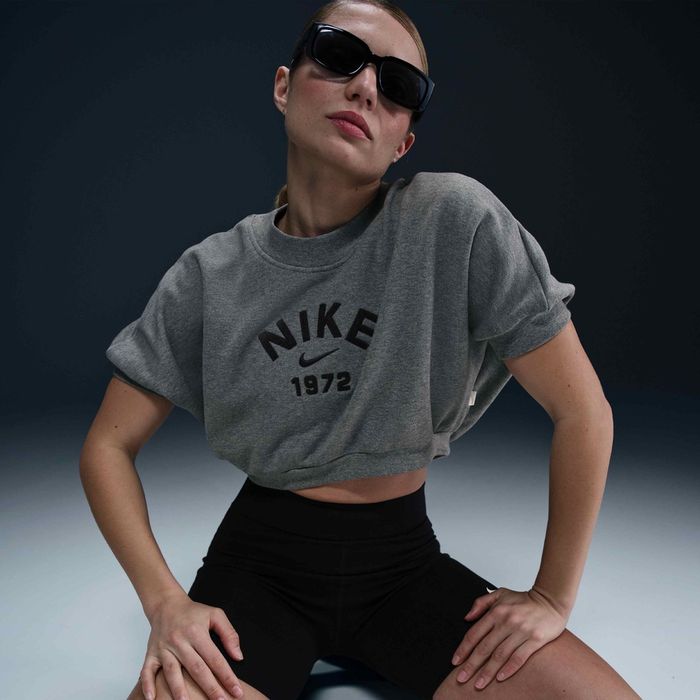 Nike Sportswear - жіночий кроп-топ на S р.