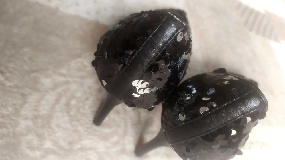 Szpilki obcasy szpic cekinowe Promod 37